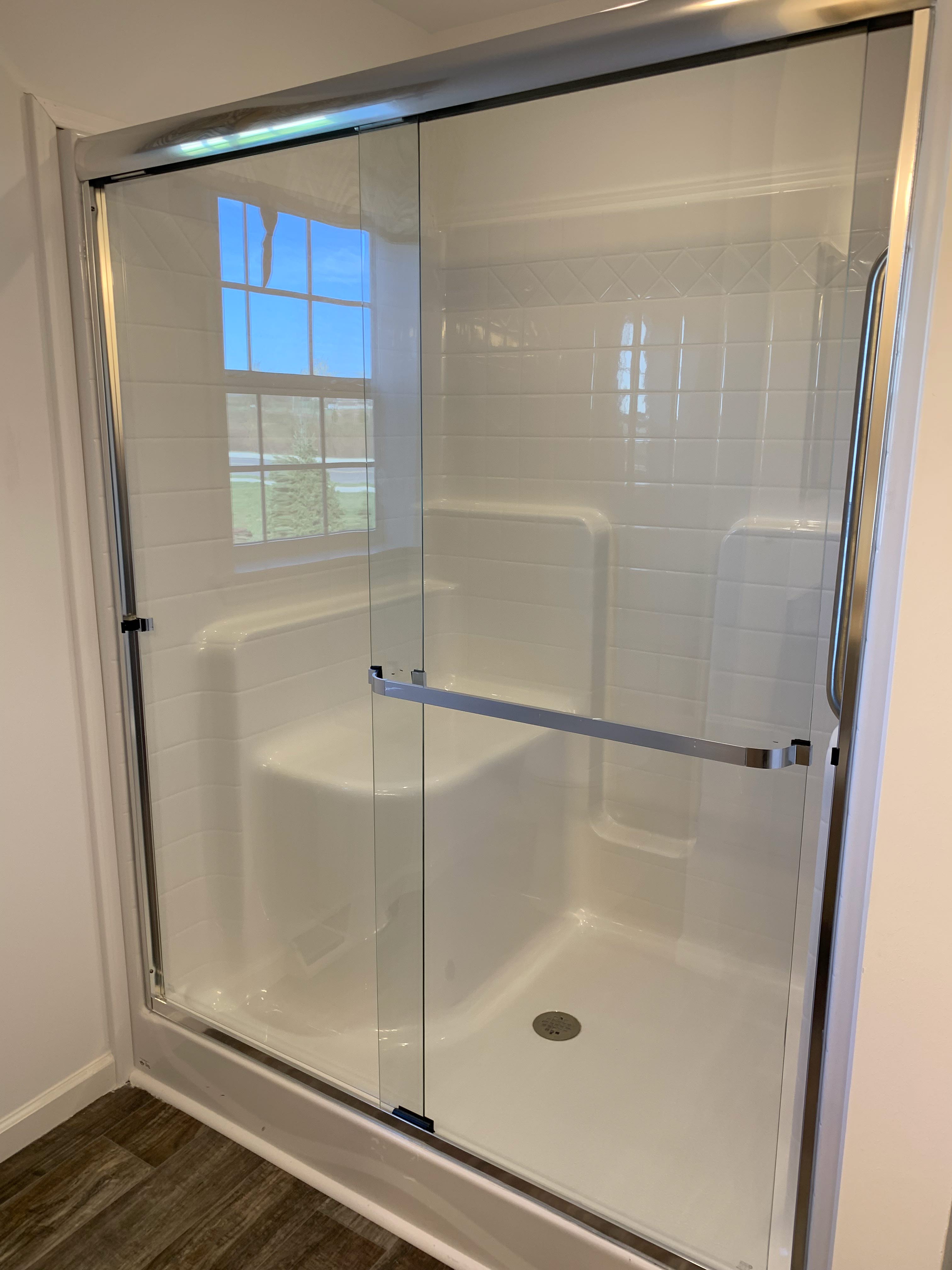 Primary shower with bench seat