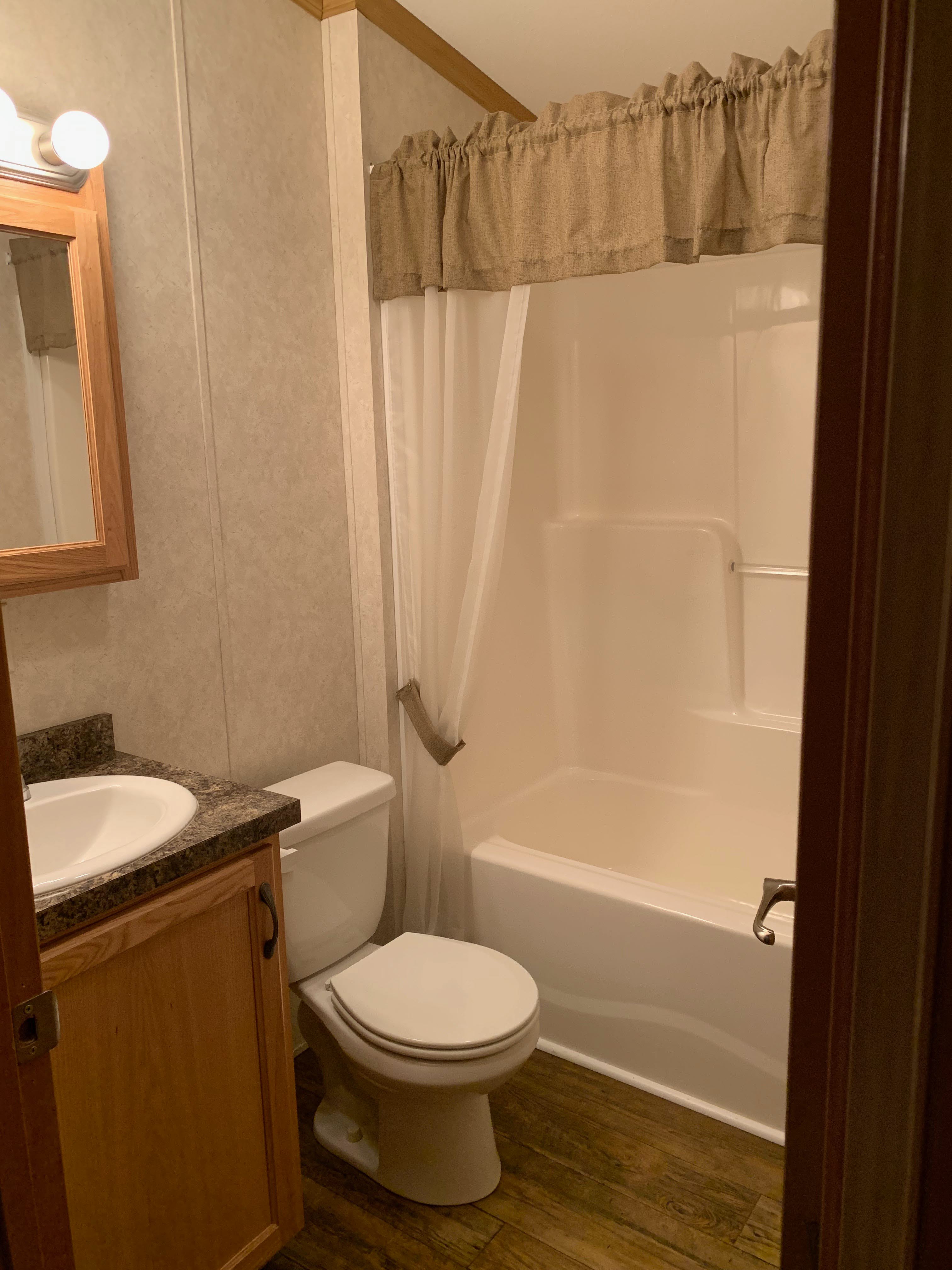 Hall full bath.JPG