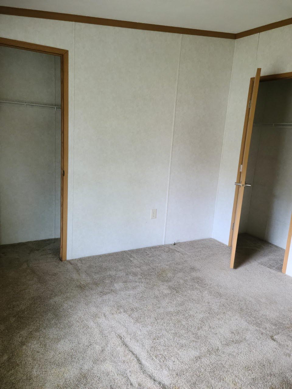 closet2ndbedroom.jpg